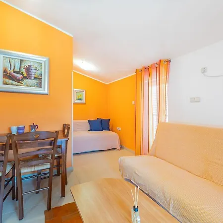 Nur 350 Meter Zum Kieselstrand Apartment Baska (Krk)