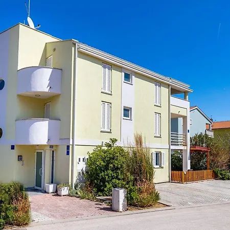 Nur 350 Meter Zum Kieselstrand Apartment Baska (Krk)